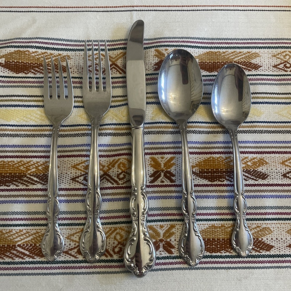 5 Piece Vintage William Roberts Stainless Steel Royal Manor Pattern Silverware‎